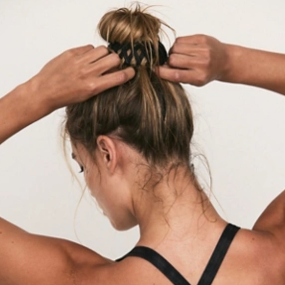 - NWT Free People High Jump Creaseless hair coil❤️❤️❤️❤️